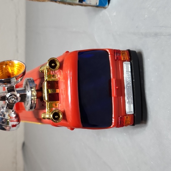 TV Broadcast Truck - Picture 3 of 7